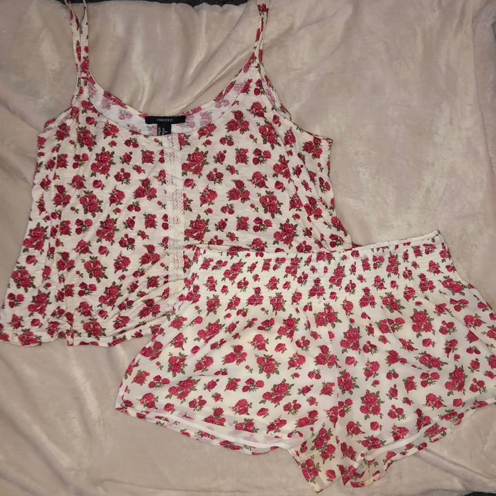 Forever 21 White Floral Set with Pink Roses